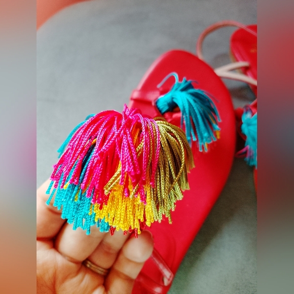 STUART WEIZTMAN Size 9.5 Vibrant Red Jabow Fringe Tassel Thong Sandals - Picture 11 of 16